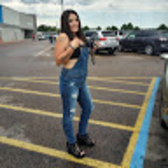 Meet your Posher, Tamara - Picture 1 of 1